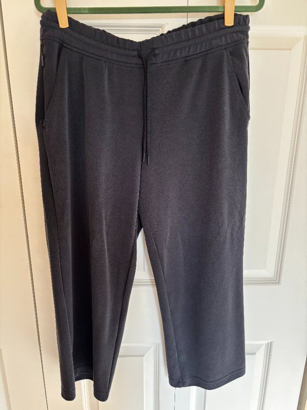 Athleta Seasoft Mid-Rise Crop Pant Black L